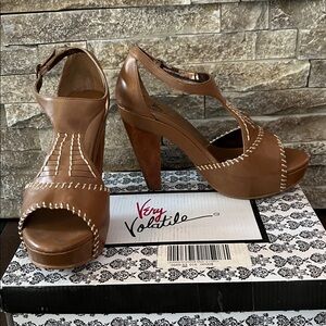 🤎LEATHER Very Volatile brand TAN Sandals w strap